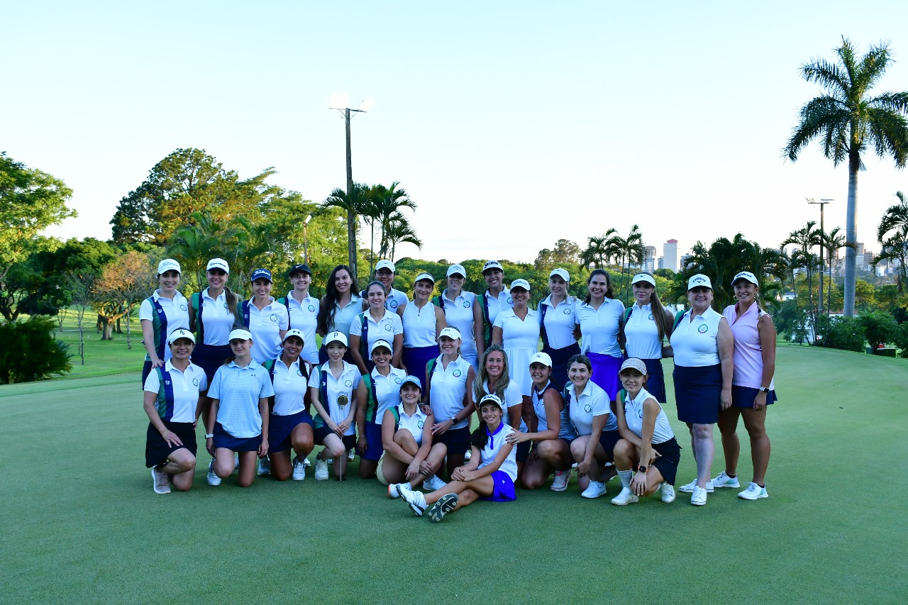 Celebrando el Cierre del Golf Femenino